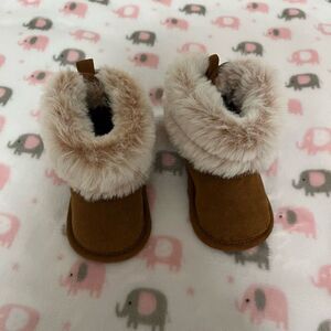 First Steps Faux Fur Trimmed Boots   Size 3-6 m  EUC